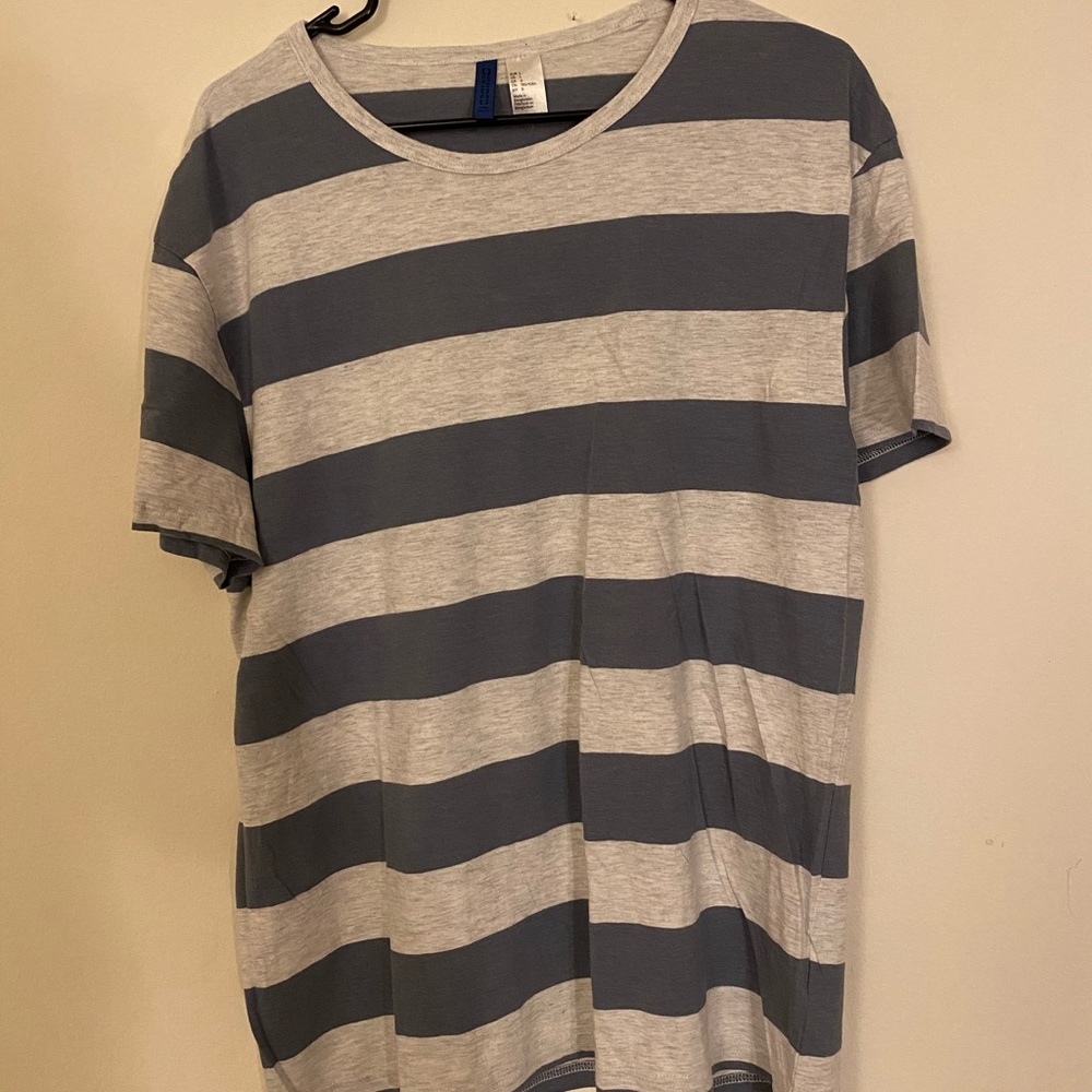 NWOT H&M tee